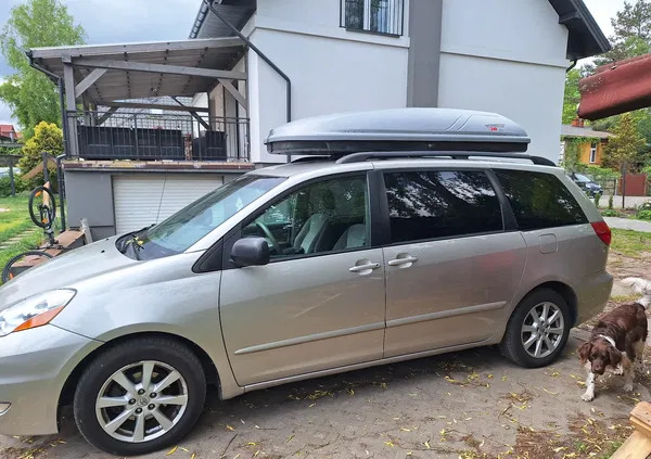 małopolskie Toyota Sienna cena 32855 przebieg: 305000, rok produkcji 2007 z Warszawa